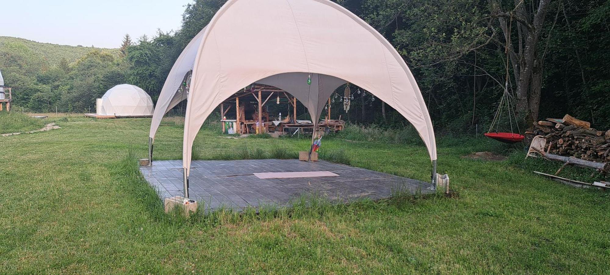 Forest Glamping 브라쇼브 외부 사진
